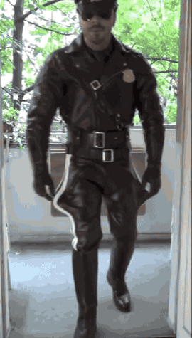 Lukardio - #ladnypan #mrleather #gif #leathermen