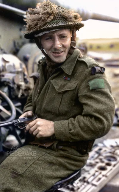 wojna - To zdjęcie, zrobione w sierpniu 1944 roku w Normandii, przedstawia sierżanta ...