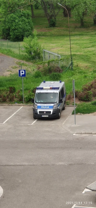 RuchaczSpychacz - Pan policjant dziś przed moim blokiem stał autem od godziny około 1...