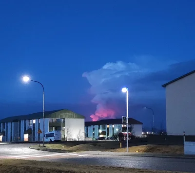 kasztanikus - @grzesiecki: zdjęcie z nad mojego bloku, zrobione 1h temu, coś tam się ...