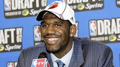 bacaa90 - @Ciortas: Greg Oden. Na zdjęciu w noc draftu NBA. Miał wtedy 19 lat.