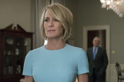 JaTuTylkoNaMoment - Ta pani z Belgii przypomina mi Claire Underwood z House of cards
...