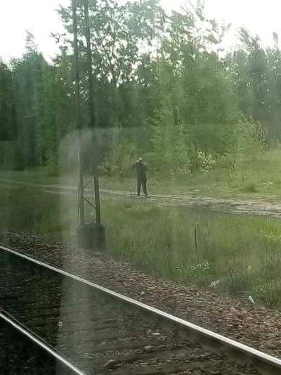 DywanTv - Ktoś cyka fotki albo nagrywa mijające się pociągi. Może @sylwke3100 ?xd Mię...