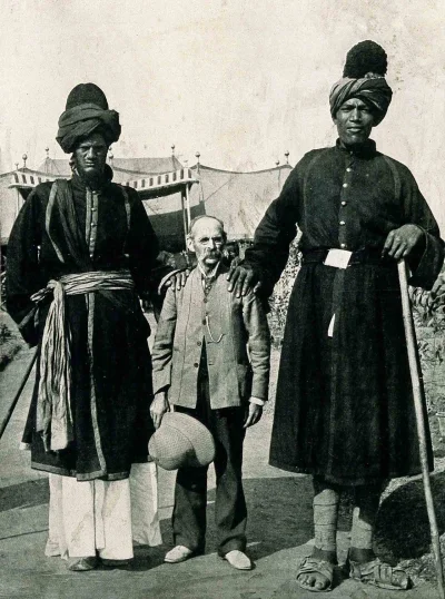 myrmekochoria - Profesor James Ricalton z gigantami z Kaszmiru, 1903. Na drugiej foto...