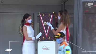 plastic11 - Piękne trofeum, piękna ceremonia
#f1