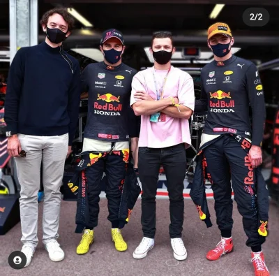 rassvet - @RzaoPaulo: Były foty z garażu Red Bulla, jeszcze mechanicy McLarena robili...