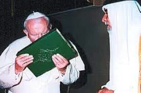 pacjent_0 - Ale by była afera jakby Franciszek pocałował Koran XD. Bosak z Memcenem j...