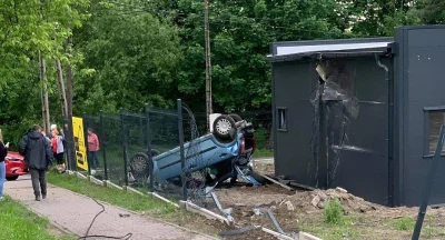 dziki_pl - Kierowca cały, małe obrażenia. Z nagrania i odległości wynika że leciał ok...