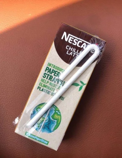 GregSow - Firma Nestle zaczęła zamieniać plastikowe słomki na papierowe, które owinęł...