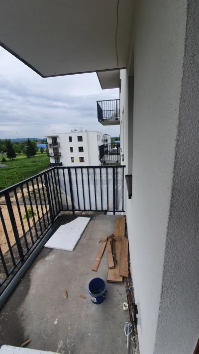 flito - Mirki, mam taki balkon jak na zdjęciu. 
Betonowa płyta wystająca poza obrys b...