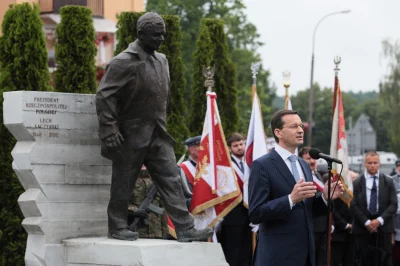 60scnds - To jeszcze tylko usuńmy pomniki tego faceta, który naciskał na skazanie Kom...