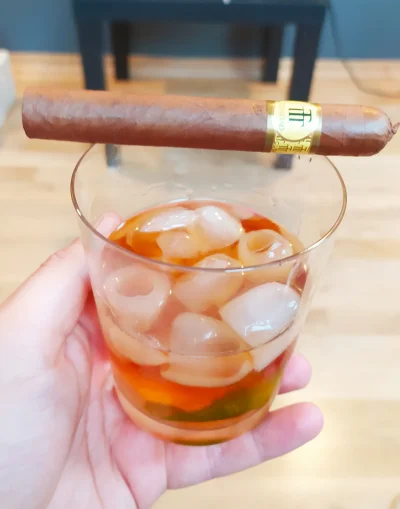 d.....s - Miłego długiego weekendu początek.
Old Fashioned z Makers Mark i Trinidad R...