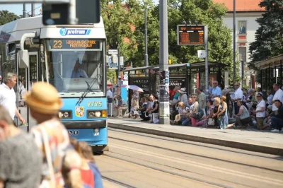 KondensatorSMD - #wroclaw #tramwaje #heheszki #bekazkatoli
"- Módlmy się za stan wro...