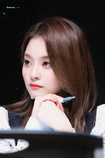 XKHYCCB2dX - #nagyung #fromis9 
#koreanka