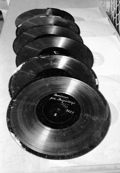 wiekdwudziestypl - Kolekcja płyt z nagraniami z września 1939 roku wpisana na listę k...