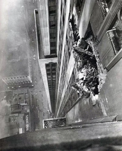 sropo - Empire State Building po uderzeniu bombowca B-25 - 28 lipca 1945 roku
______...