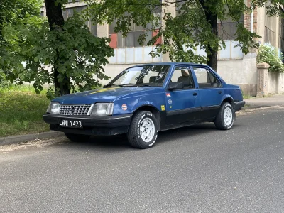 Cane - Takiego fajnego Opelka dziś spotkałem. Sądząc po kołach i naklejkach chyba jak...