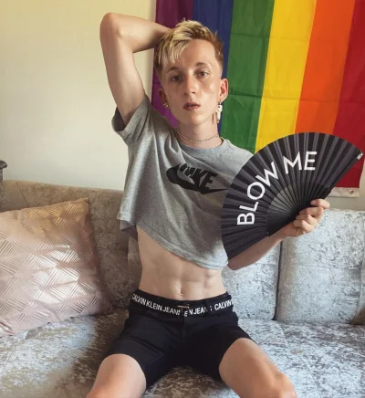 outsidre - Ale zajebisty twink. 
@supertwink_
#ladnychlopak #twinki #twink #teczowe...