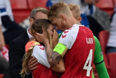 qweasdzxc - żona Eriksena i dwóch duńskich piłkarzy wspierających ją
#mecz
