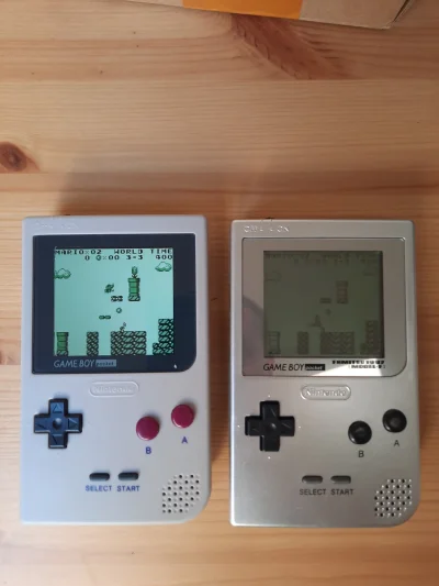 Widur - Różnica w technologii 20 lat. IPS vs LCD lata 90'. 

#gameboy #elektronika #t...