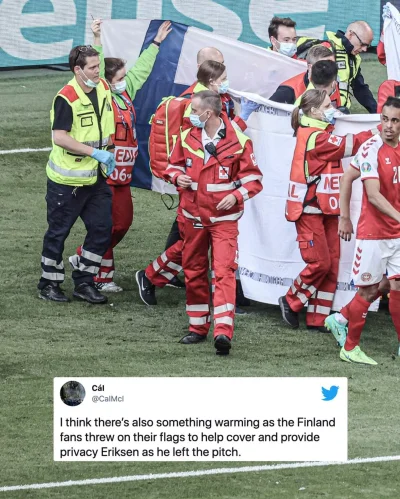 ArnoldZboczek - Fani Finlandii podrzucili służbom medycznym swoją flagę, którą zakryt...