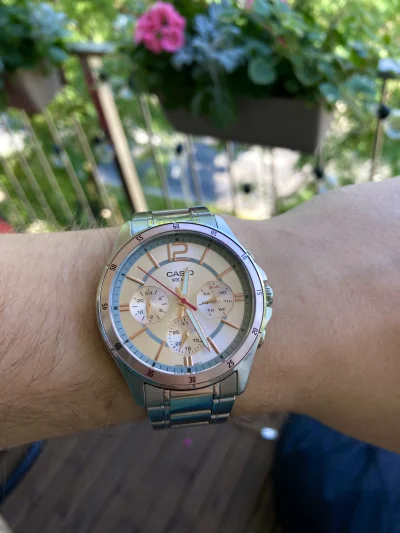 Yoggi - @mbielawski: ile Ty masz tych zegarków? Może niedługo obserwuję tag, ale za k...