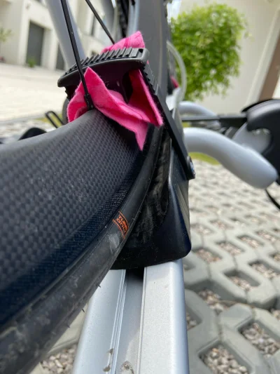 arael - Mireczki pytanie 
Mam bagażnik rowerowy na hak i z przednim kołem mały proble...