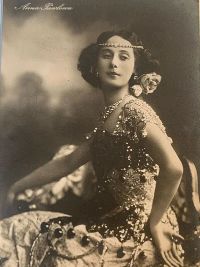 Borealny - Zdjęcie rosyjskiej baletnicy, Anny Pawłowej. Sfotografowana w 1910 roku.
...