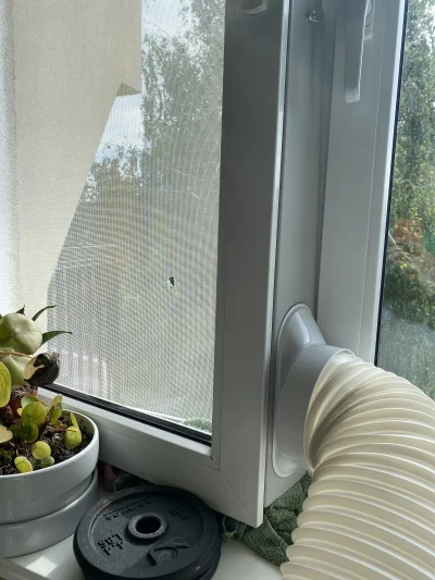 AndzejGolara - #pytanie kupiłem przenośny klimatyzator, rurę umieściłem w oknie w spe...