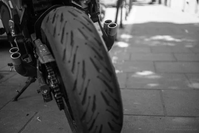 Monochrome_Man - (⌐ ͡■ ͜ʖ ͡■)( ͡° ͜ʖ ͡°)ﾉ⌐■-■(⌐ ͡■ ͜ʖ ͡■)

#dailymonochrom #motocyk...