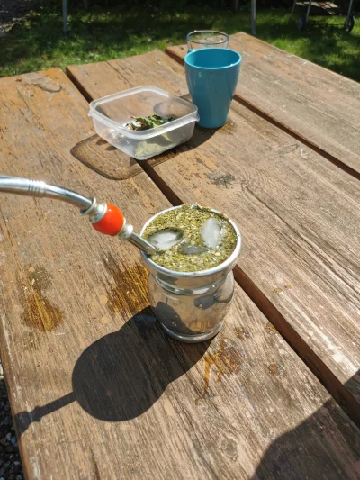 d.....a - Yerba mate pobudza i sprawia że udaje się przetrwać dzień, a coś pomagające...