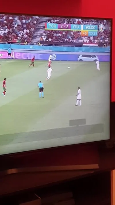 RedBulik - Ronaldo pokazuje Benzemie gdzie podać piłkę xd
#mecz #pilkanozna