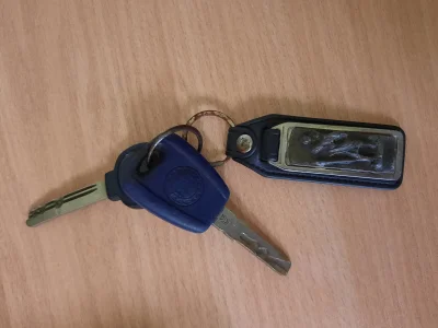 C.....e - Nie zgubił ktoś kluczy do Fiata z #oswiecim ze św.Krzysztofem? #znalezionen...