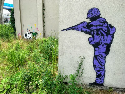 Zwiadowca_Historii - Czyżby nowy Banksy na murach #krakow ? - Chyba nie bo trochę zby...