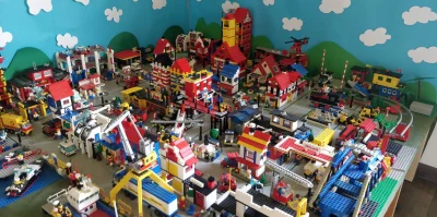 szCichy - Ukończone marzenie z dzieciństwa. Makieta miasta lego z lat 80 i początek 9...