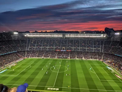 mesulete - Widok z Camp Nou z prawie najwyższej trybuny. Super widoczność, bez proble...