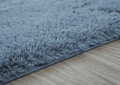 Domersss - Najzwyklejszy dywan, dosyć cienki (coś podobnego do kocyka) z długim włosi...