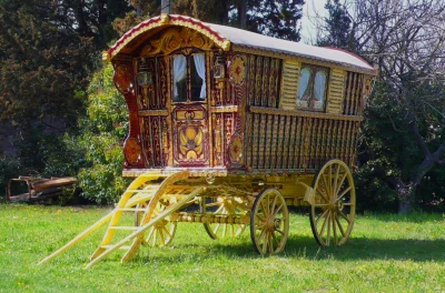 armacoder - @Galkovsky: jasne, szukaj tego wagonu na obrzeżach miasta, urzędująca tam...