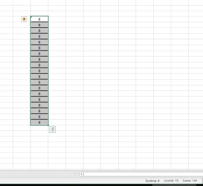 jaroslawII - Wytłumaczy mi ktoś czemu jak zaznaczyłem w excelu 19 komórek z liczbą 8 ...