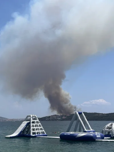 borejo - jestem na wakacjach w chorwacji, 4km od Trogiru, siedzę sobie na plaży a po ...