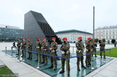 Zapaczony - Bareja lubi to. 

#wojsko #armia #policja #sluzbyspecjalne #bekazpodlud...