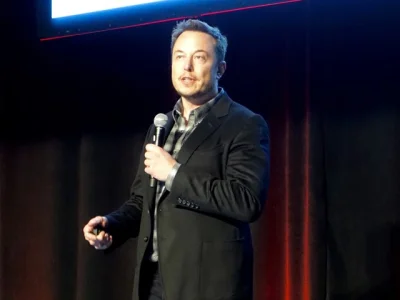LM317K - Na scenę wchodzi speszony Elon Musk i mówi jąkając się, że lecimy na Marsa. ...