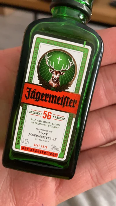 A.....n - Jaka śmieszna buteleczka Jagerka #jagermeister #narkotykizawszespoko #alkoh...