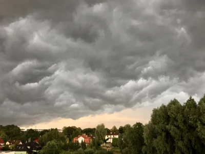 fabek - #gdansk #trojmiasto #burza

Jebnie?