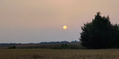 Reevhar - Tak wyglądające słońce to chyba niezbyt normalne, nie? xD
Co je przysłania?...