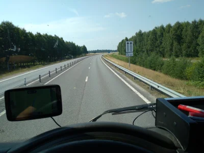 Xobroq - Nie ma nic lepszego od jazdy po pustych landówkach w Szwecji 

#zycietrucker...