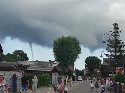 PanKabaczek - Dwie trąby powietrzne przechodzące przez półwysep helski. Foto z Jastar...