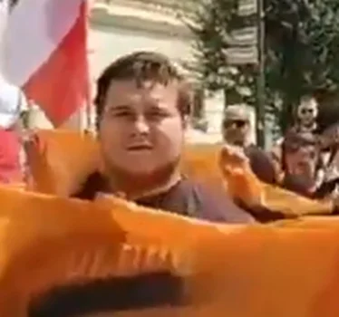 krzywy_odcinek - Temu panu, jak i kilku innym na tej manifestacji, przydałoby się tro...