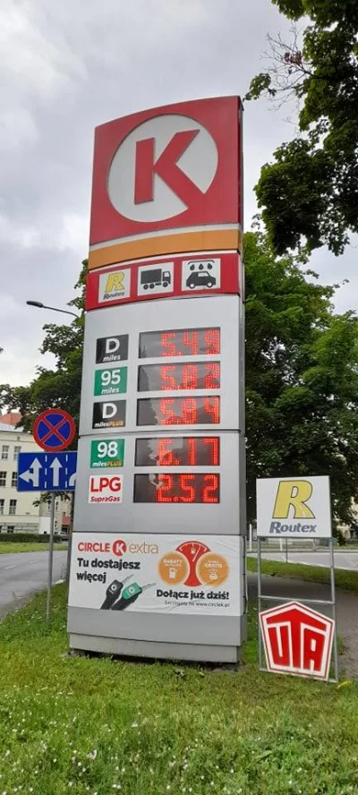 snorli12 - Te ceny benzyny to jakiś nieśmieszny żart... za 100zł nawet 20l nie zatank...