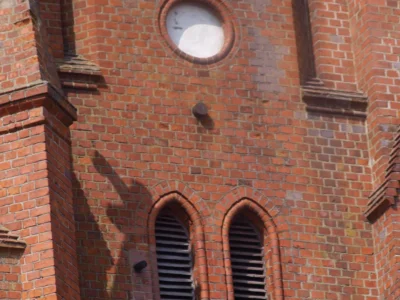 Luciak - @Krupier: Kościół św. Jakuba Apostoła w Sztabinie - wmurowane pociski artyle...